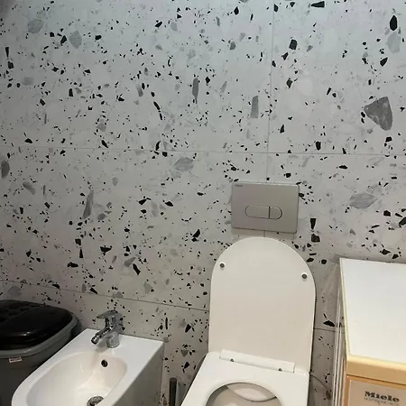 Frederik Qerret Apartmán *